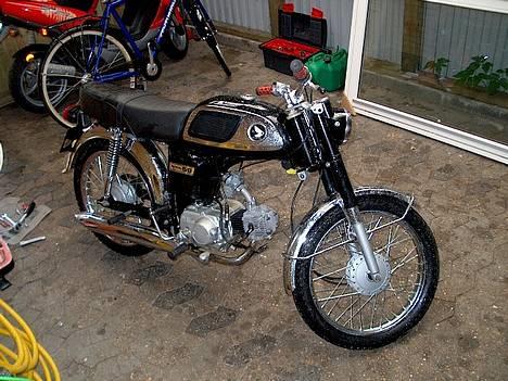 Honda CD 50 - Det endelige resultat. Renoveringen forløbede sig over en 1 1/2 måned. billede 1