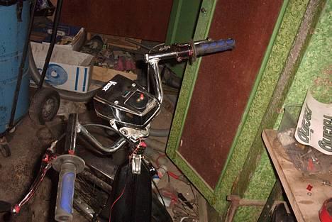 Vespa ciao - Jeg satte lige mit monza styr på for at se om det så godt ud "men næ jeg kan bedre lide mit andet styr" billede 8