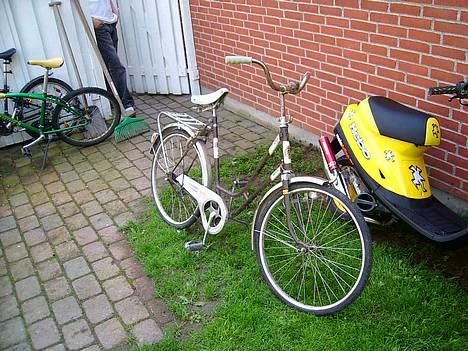 Yamaha Jog Hebo [Solgt] - Det er så til når der kører for meget police i byen... Så tar jeg mormor... billede 9