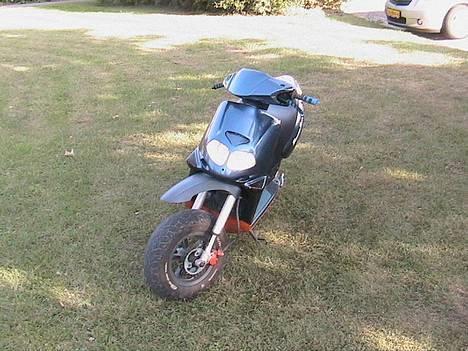 Aprilia RallY ((Sælges) - Skråt forfra.. blå lygteglas & Grebklinger.. billede 1