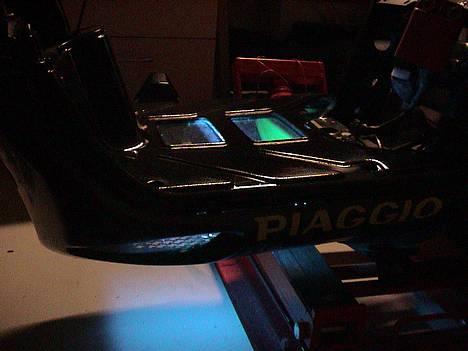 Piaggio NRG SOLGT :( - Blå katode inde i bundskjoldet billede 6