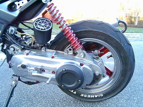 Suzuki Street Magics er stjålet! - poleret variodeksel, hjemmelakeret støddæmper og dopplerfilter! billede 3