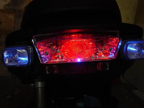 Yamaha Slider Custom (SOLGT) - Baglygten og dioderne tændes! billede 7