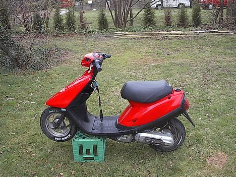 Yamaha            Jog SOLGT :D - Knaldgodt/rødt... billede 1