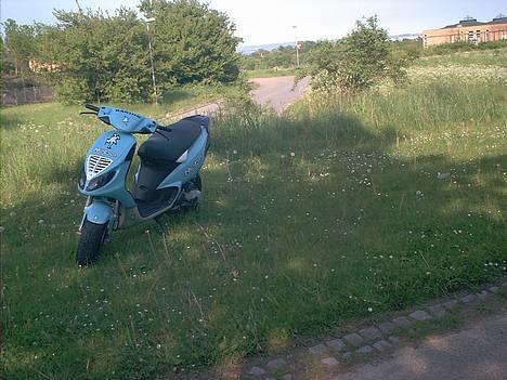 Piaggio NRG  SOLGT - Var over på marken og tage billeder..  billede 8