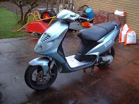 Piaggio NRG BYTTET til RMX.. - lakken skinder, og det er det damerne vil ha´.... billede 3