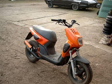 Yamaha Slider - Så blev blokken sku malet "ORANGE" :-D... Så imorgen skal jeg ha monteret Evoen og tænding osv igen og i kølekappen kommer der til at sidde 8 orange dioder og lyse på cyllen og ned på blæser hjulet (som også er blevet orange ;-) billede 1