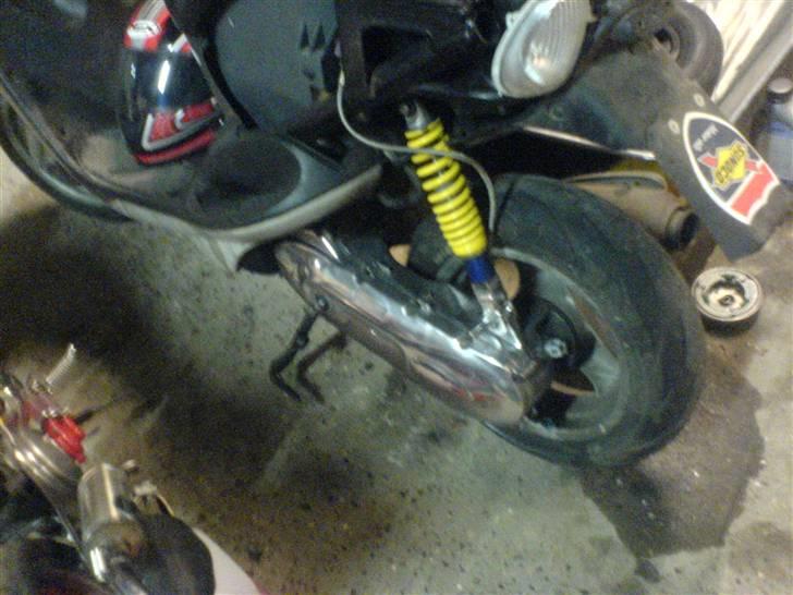 Yamaha neos - lige poleret lidt og anden støddæmper og forhøjer billede 8