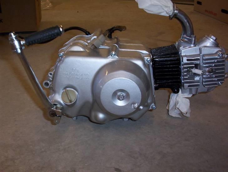 Honda Dax ST50 - Nyrenoveret og nymalet motor. billede 12