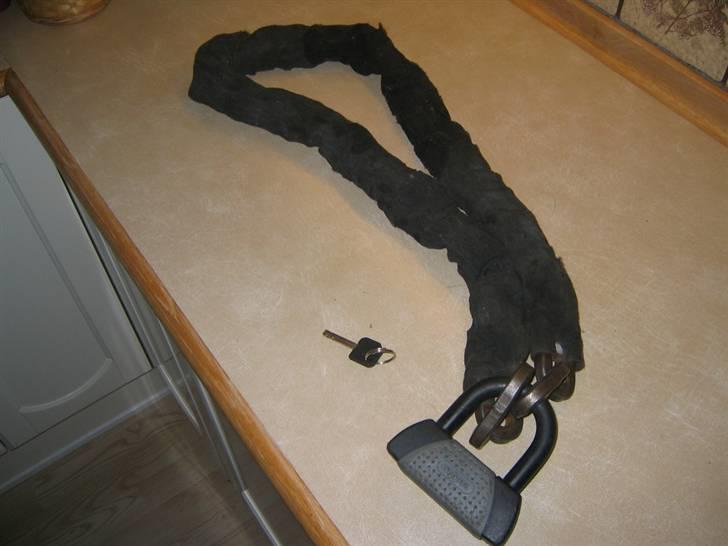 PGO Comet [Solgt] - Stor tyk kædelås med 1 nøgle billede 20