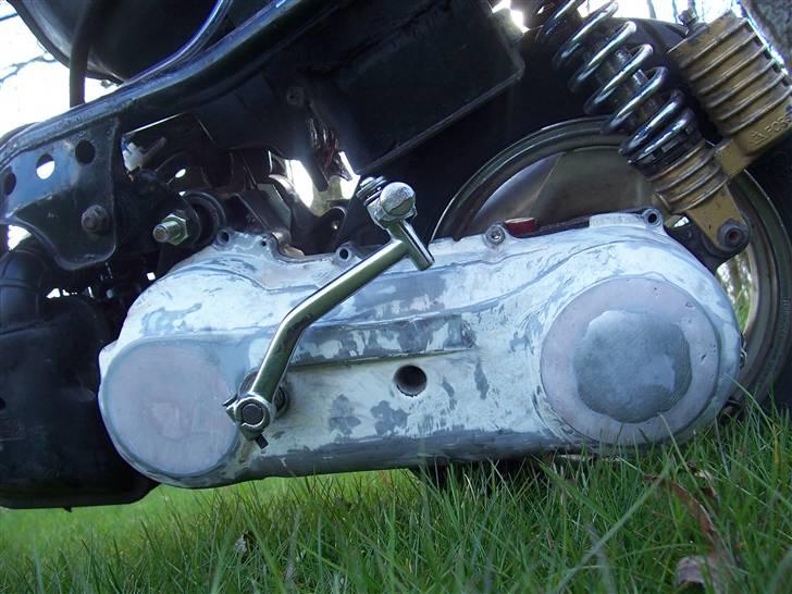 Yamaha Jog Solgt - ved at spartle kickstarter skjold ud billede 7