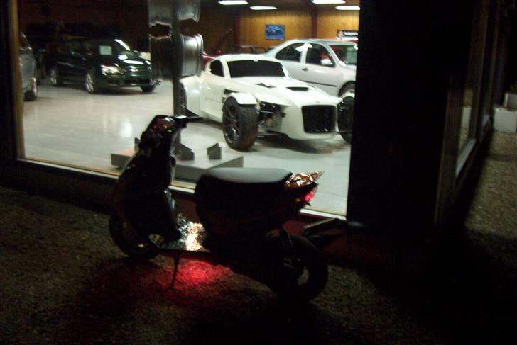 Aprilia Sonic GP™ >>>SOLGT<<< - sonicen om aftenen :P og Danmarks nye sportsvogn i baggrunden :P  billede 19