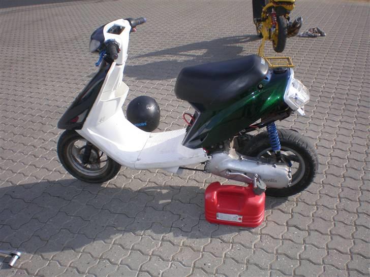 Yamaha Jog As >>Solgt<< - Obs: Har ikke sat de hvide sidelister på, da den er under indstilling og tilkørsel! :D billede 2