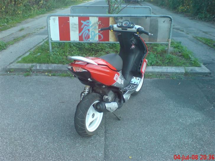 Peugeot Speedfight 2 Rally SOLGT - Så kom min Kiesler EVO bagplade på sammen med en diode baglygte og et sæt STR8-blink :D billede 2