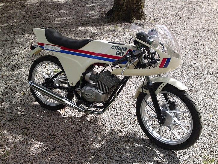 Veteraner Gitane Testi Elf Daytona - 26-5-11.Så har jeg fundet det rigtige glas til kåben,og fået sat striber på. billede 1