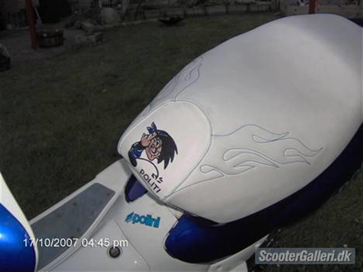 Aprilia Rally - Tykke - Pisser på politi .. Fed sygning . && så med flammer i siderne billede 6