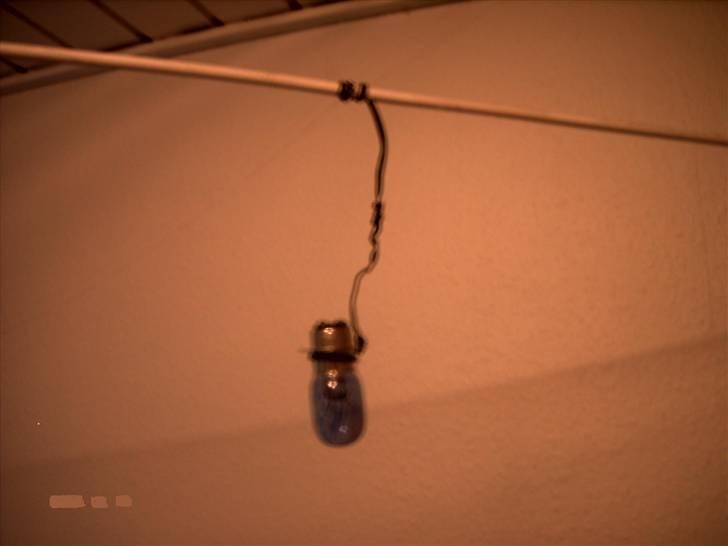 Yamaha jog AS (byttet til neos) - min for pærer til min jog, som jeg lige har malet blå, den hænger også til tøren og skal have to lag mer.!  billede 13