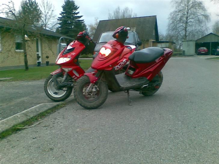 PGO hot 50 solgt - mig og en ven knallert billede 6