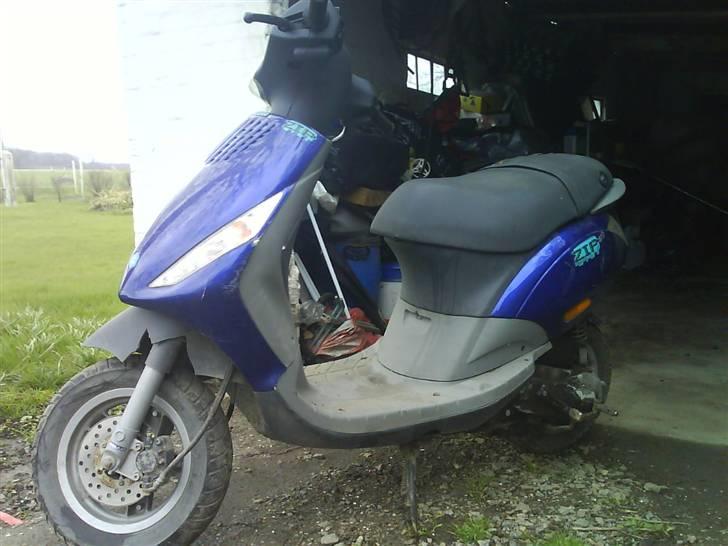 Piaggio new zip (solgt) :P billede 3