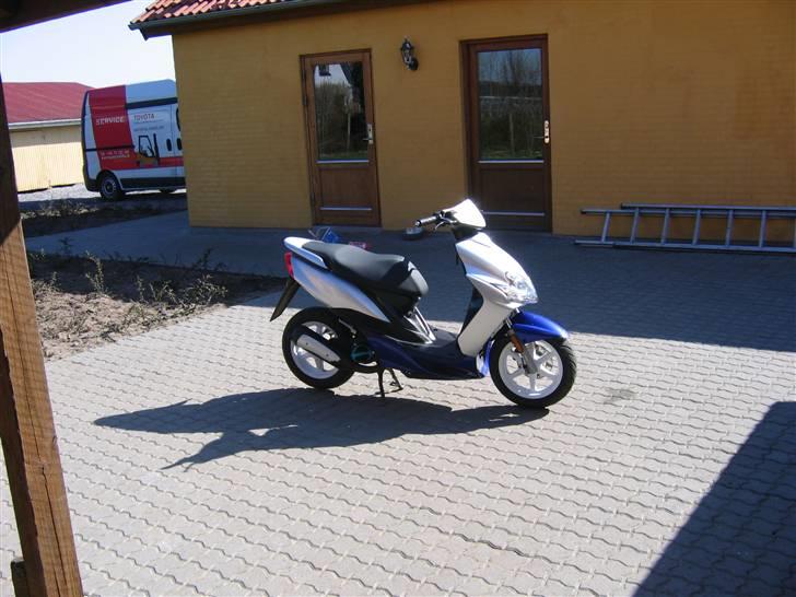 Yamaha jog R/ solgt billede 2