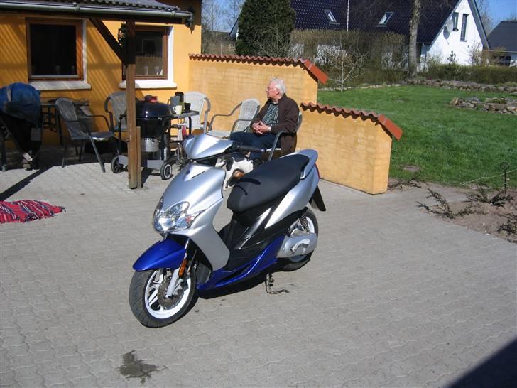 Yamaha jog R/ solgt billede 3