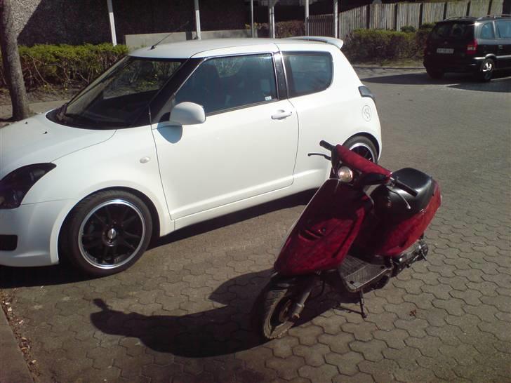 Yamaha jog - joggen og min Swift billede 2