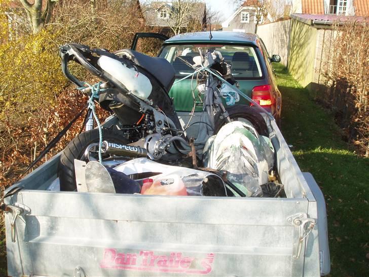 Aprilia SR 50 / Aerox SOLGT - den dag den blev solgt, jeg er sq stolt af de ting jeg fik lavet ved den, nu skal min tid bruges på bil i stedet for. billede 16