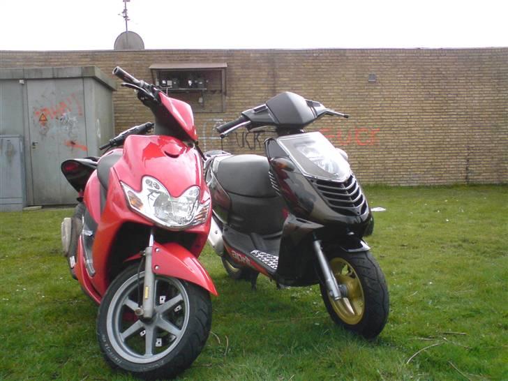 Yamaha Jog R - SOLGT - nyeste - sammen med bermanns billede 9