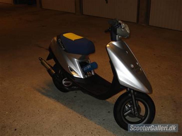 Yamaha JOG Custom Edition  billede 1