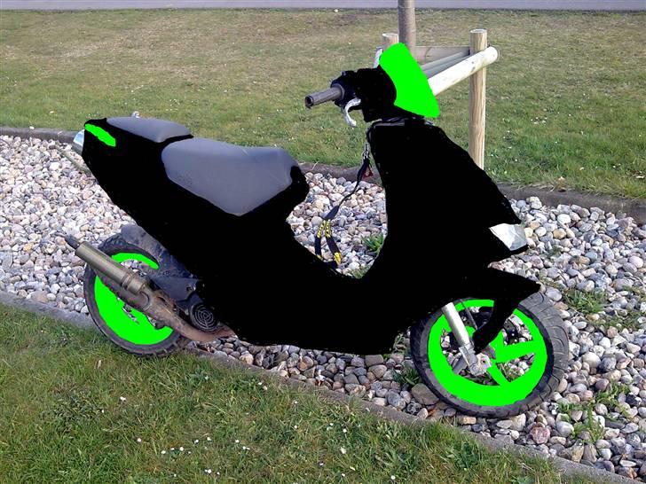 Aprilia SR50 (SOLGT) - sådan som den skal males hva sys i?? billede 9