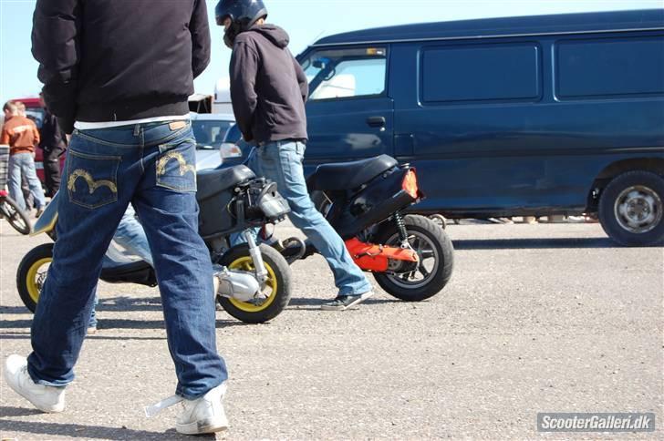 Yamaha Jog AS/RR **SOLGT* - Mig Og martin der chiller ud til banen til træf 7000 billede 10