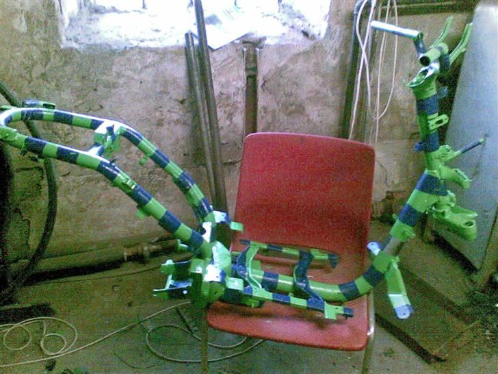 Kymco K12  $SOLGT$ - Stel færdig malet billede 2