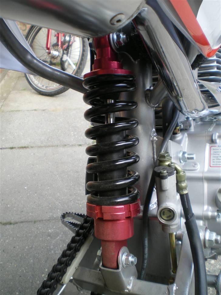 MiniBike pitbike [SOLGT] - fed nok støddæmper - den tager sku mange små slag (: billede 8