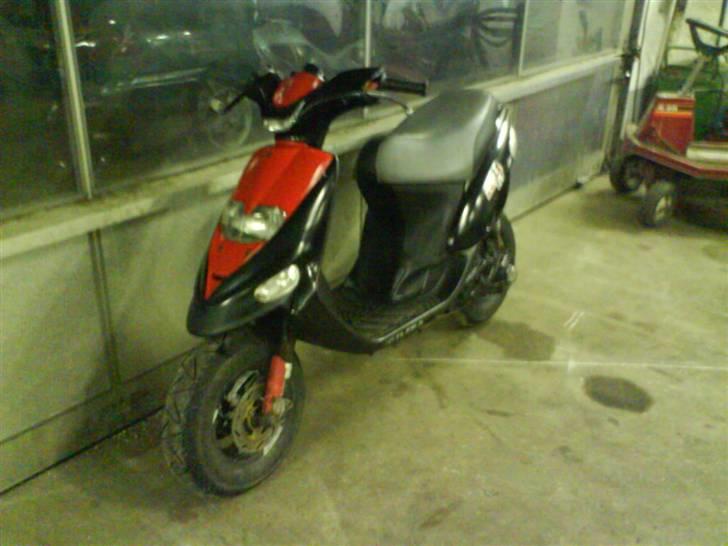 Gilera stalker før  - som den står lige nu men ikke rat længe :) billede 3