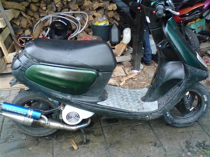 Yamaha jog spaceinnovation solgt - har sat andet kølerskjold og tryne paa :D billede 2