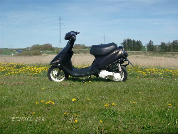 Yamaha Jog ' STJÅLET :'( - Ikke helt samlet, desværre :) ´ - Den er under dyse indstilling nemlig ! billede 1