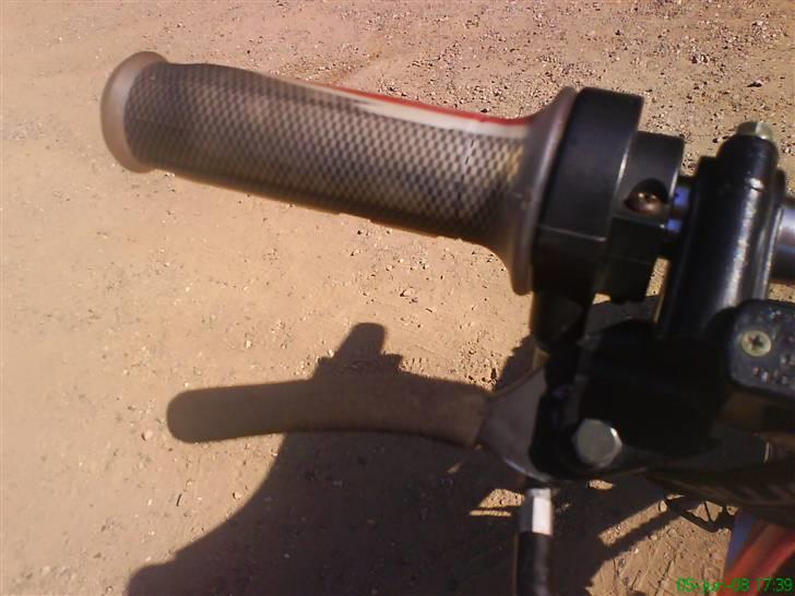 Aprilia Bandit (SOLGT) - Håndtaget er knækket, men bemærker man ikke så meget når der er skumgummi på. billede 6