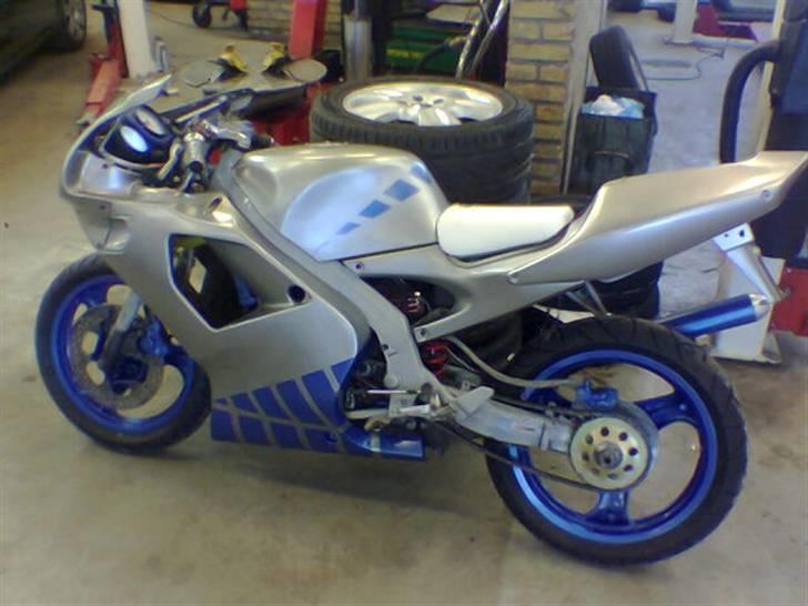 Aprilia Rs50 Nu Skyline byttet - Værkstedet hvor er bliver rodet i den billede 2