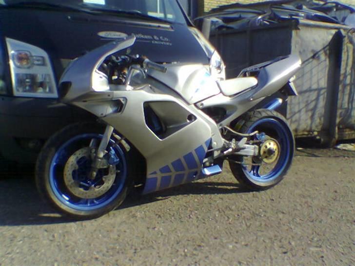 Aprilia Rs50 Nu Skyline byttet - lige lidt lys så den kan ses bedre billede 4