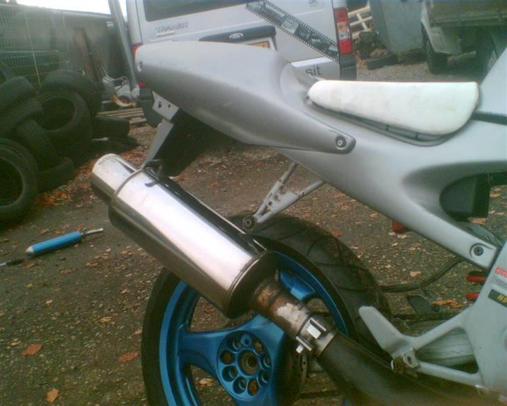 Aprilia Rs50 Nu Skyline byttet - hvid sæde, crom detaljer på styr og benzin dæksel billede 9