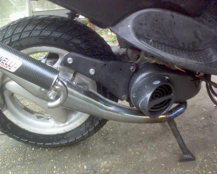 Yamaha Neo's efter SOLGT! - dejlig udstødning lyder bare nice når jeg når de 60km/t og op efter :D WOOOP!! billede 1