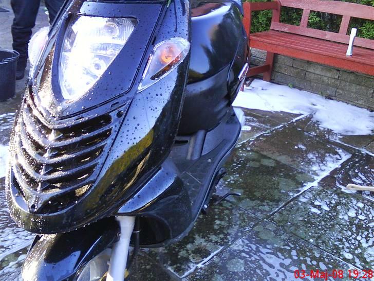 Aprilia Sonic Projekt, kørt ned! - Efter en lang dag, hvor den har været skilt af, fortjener den lidt omsorg :)  billede 6