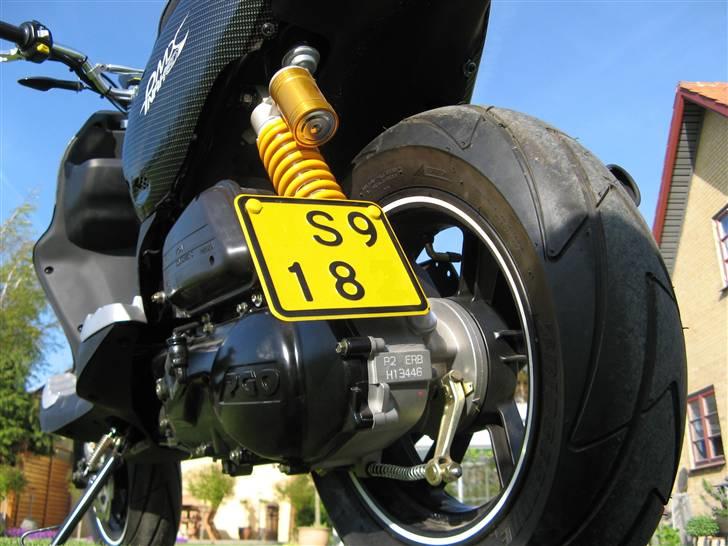 PGO PMX NAKED CARBON   billede 1