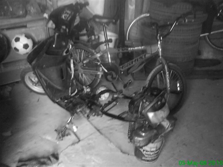 Yamaha jog - strålenerne smadret - tjae ..  billede 10