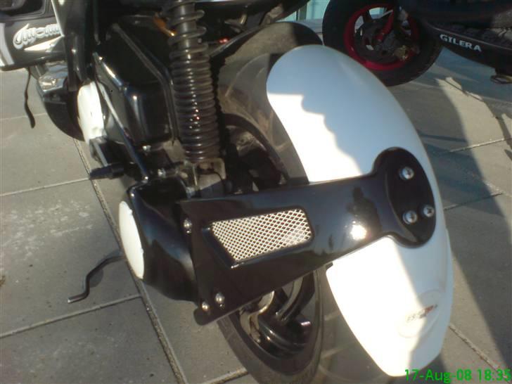 Piaggio NRG Power [Før styrt] - Nrg´ens "nye" bagskærm - Det er ret den er pæn nu hvor den skal være på. billede 19