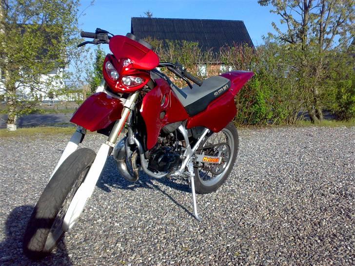 Suzuki smx bytte til rmx  - syns det ser mega fed ud med de nye skjolde i candy red billede 2