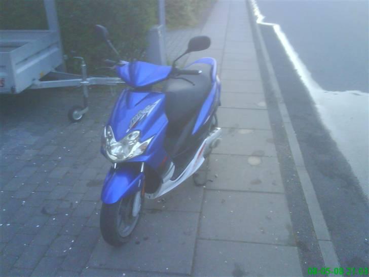 Yamaha Jog r //Byttet// - side spejle ryger af :P billede 1