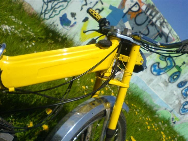 Puch 2gear. SOLGT FOR 2500KR. - husk at ligge mærke til den rigtig fine gule autolakering!! billede 2