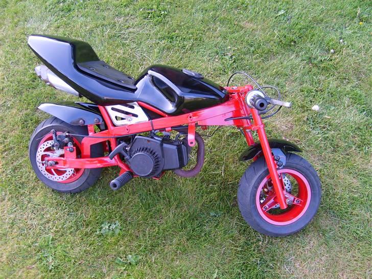 MiniBike [SOLGT] - Så er den samlet med alle de nylakeret dele  billede 1