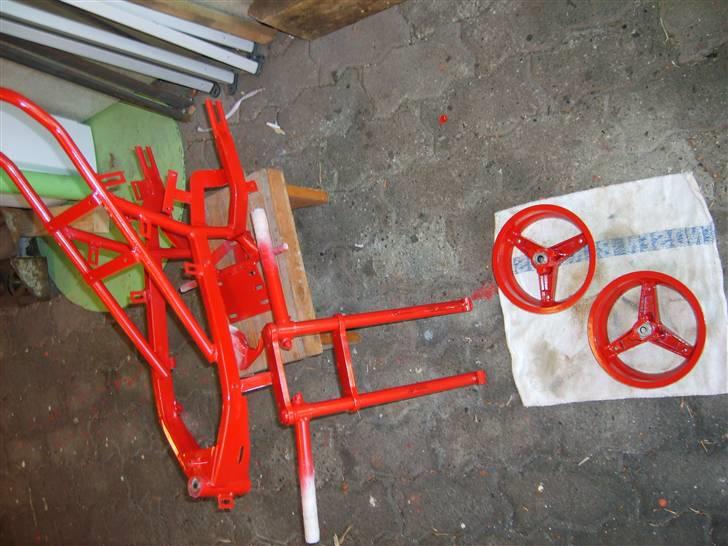 MiniBike [SOLGT] - Nylakeret røde fælge, stel, og forgaffel billede 4